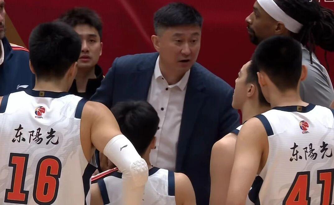 kaiyun-广东男篮打硬仗能力不足,张庆鹏批评球员耍大牌,山东男篮成黑马